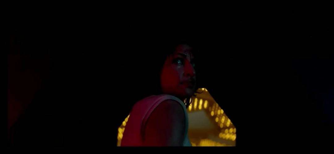 探秘异形：地球首曝片段：女船员生死一线 搞笑剧情背后隐藏生存技巧