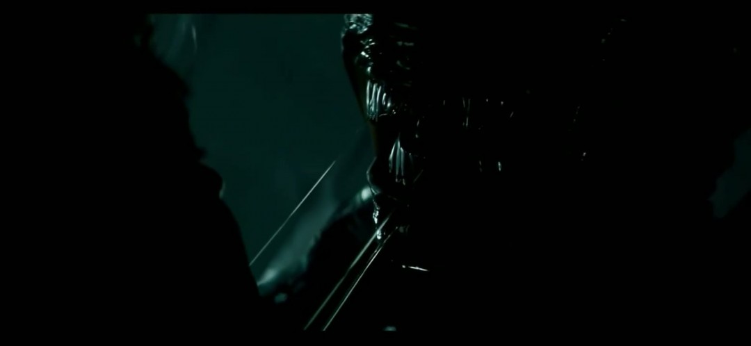 探秘异形：地球首曝片段：女船员生死一线 搞笑剧情背后隐藏生存技巧