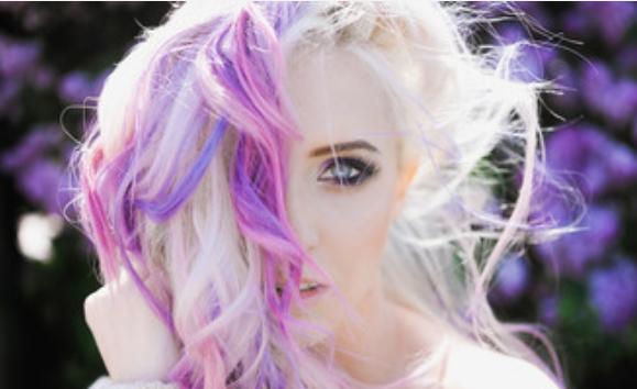 梦见染发的神秘象征与心理解析，用户评价生活新启示引发深思！