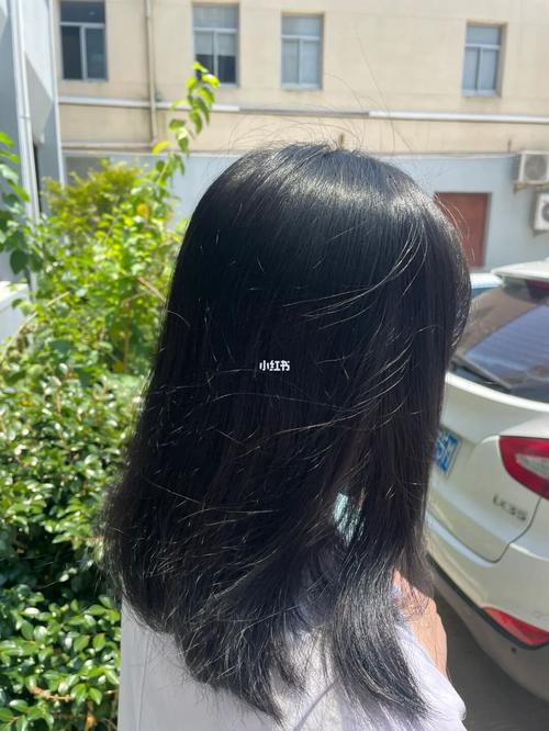 梦见染发的神秘象征与心理解析，用户评价生活新启示引发深思！