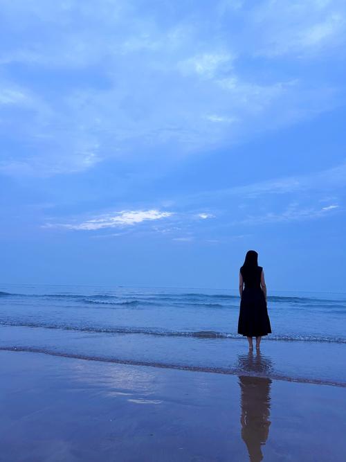 梦见在海边散步意味着哪些？揭秘隐藏的心理暗示与潜在机遇！