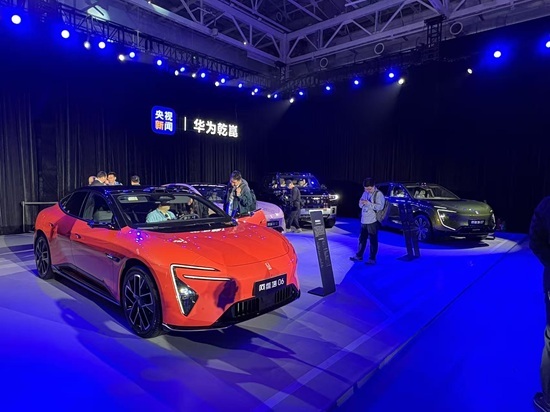 揭秘华为乾崑ADS 4：自动驾驶安全新标准的背后故事