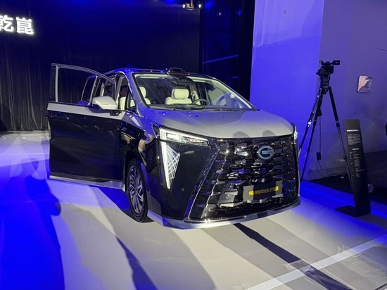 揭秘华为乾崑ADS 4：自动驾驶安全新标准的背后故事