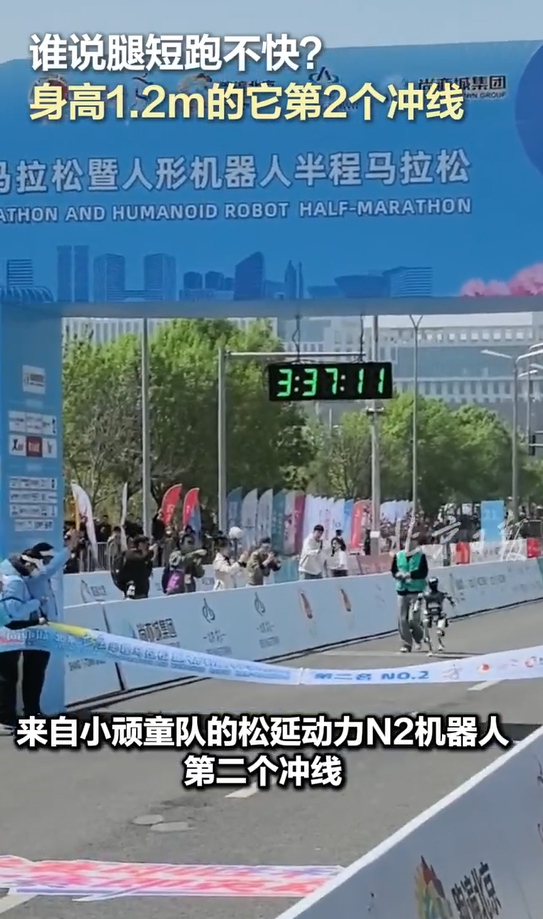 科学突破：揭秘前三名人形机器人半马赛的惊人表现