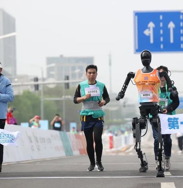 科学突破：揭秘前三名人形机器人半马赛的惊人表现