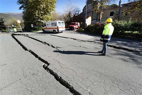 梦见裂缝暗藏玄机，揭示潜在心理状态的深层含义是哪些？
