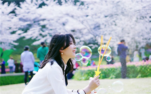 解梦分析冥钱象征意义与心理暗示的深刻解析