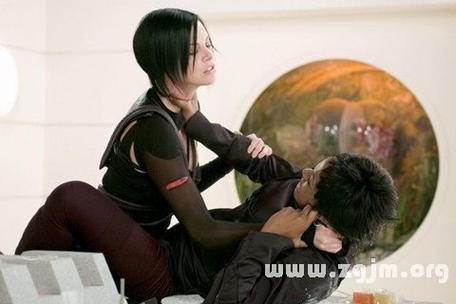 梦见掐脖子预示哪些?解读背后的心理暗示和应对策略 梦见掐脖子预示哪些?解读背后的心理暗示和应对策略