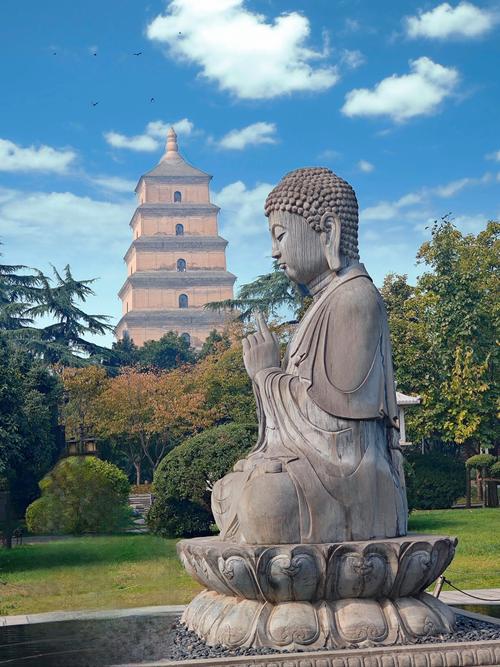 梦见佛塔象征哪些？解析吉凶与内心启示的对比分析