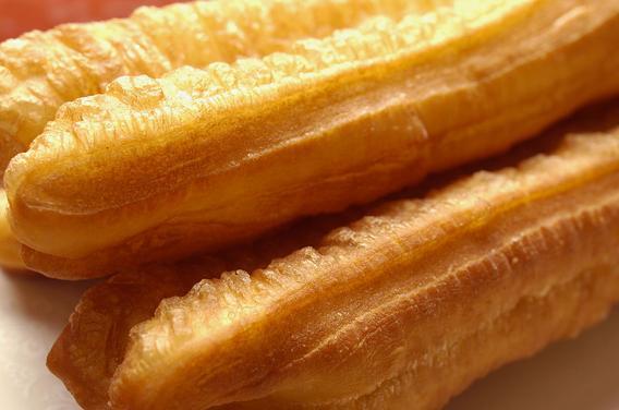 梦见油条解析背后象征意义与解梦深度分析