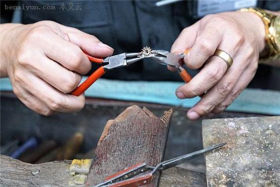 梦见小钳子象征含义揭秘解锁梦境的自我成长密码