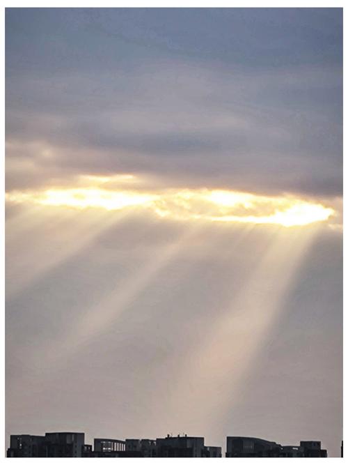 梦见阳光染西天晚霞预示哪些?解读梦境背后的心理暗示 梦见阳光染西天晚霞预示哪些?解读梦境背后的心理暗示