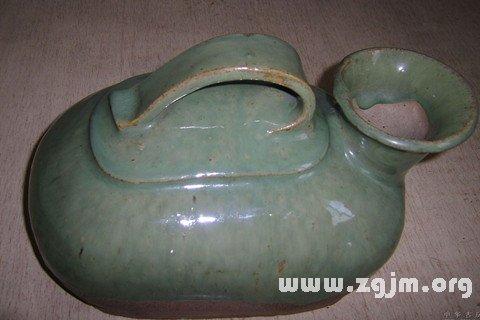 梦见尿壶预示哪些？解读梦境背后的心理暗示