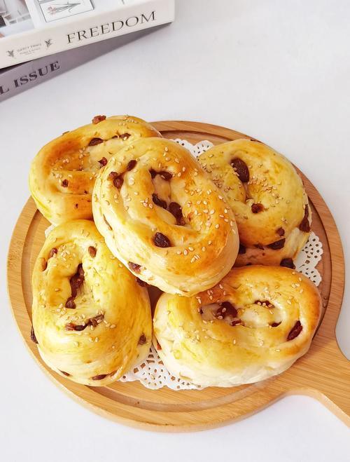 梦见干面包寓意探索干面包与新鲜面包象征的不同人生启示