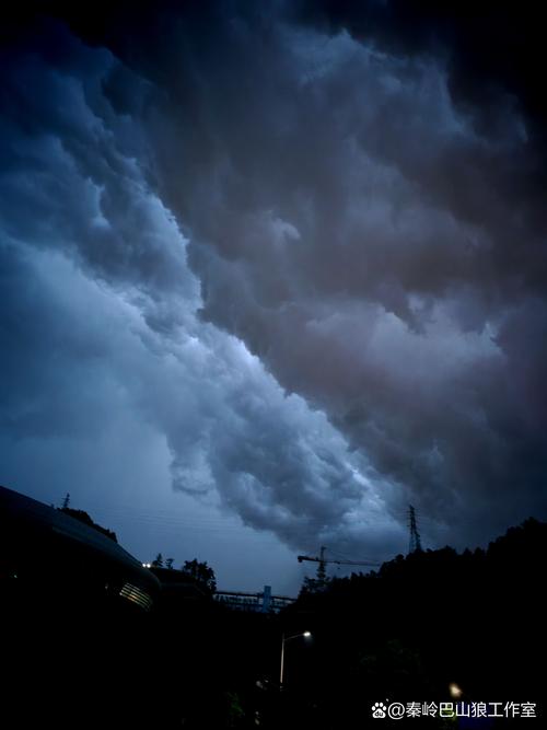 梦见乌云密布象征哪些?探讨背后的深层心理寓意 梦见乌云密布象征哪些?探讨背后的深层心理寓意