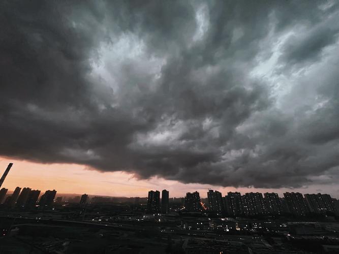 梦见乌云密布象征哪些?探讨背后的深层心理寓意 梦见乌云密布象征哪些?探讨背后的深层心理寓意