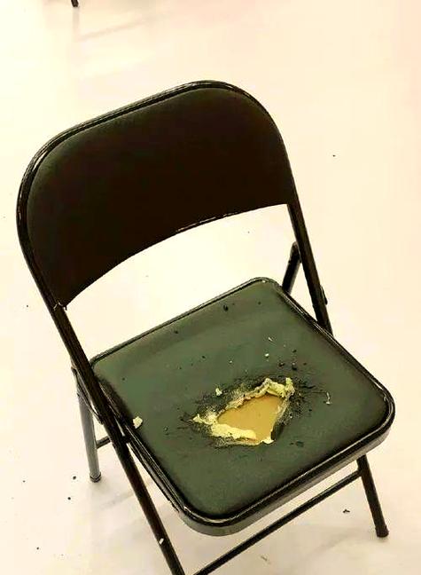 梦见三脚凳的5大象征意义深度解析心理学与解梦专家揭秘 梦见三脚凳的5大象征意义深度解析心理学与解梦专家揭秘