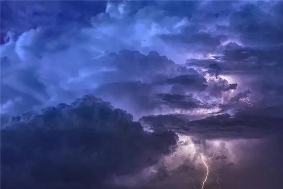 解梦神秘黑云象征与心理启示,网友讨论引发深思! 解梦神秘黑云象征与心理启示,网友讨论引发深思!