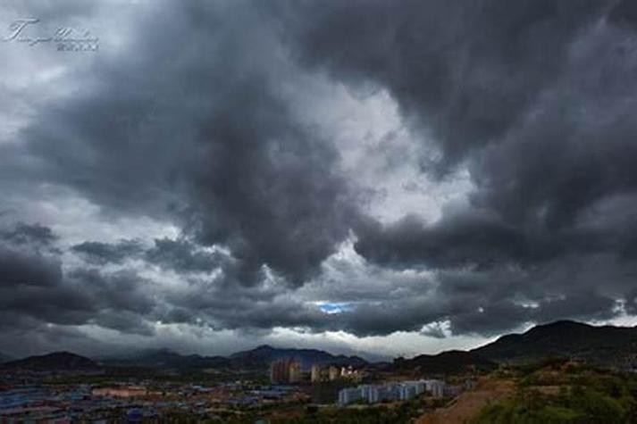 解梦神秘黑云象征与心理启示,网友讨论引发深思! 解梦神秘黑云象征与心理启示,网友讨论引发深思!