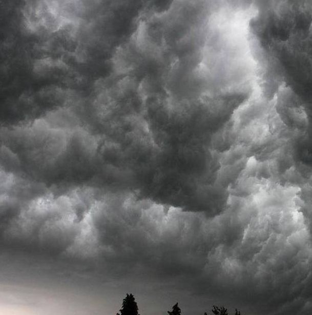 解梦神秘黑云象征与心理启示,网友讨论引发深思! 解梦神秘黑云象征与心理启示,网友讨论引发深思!