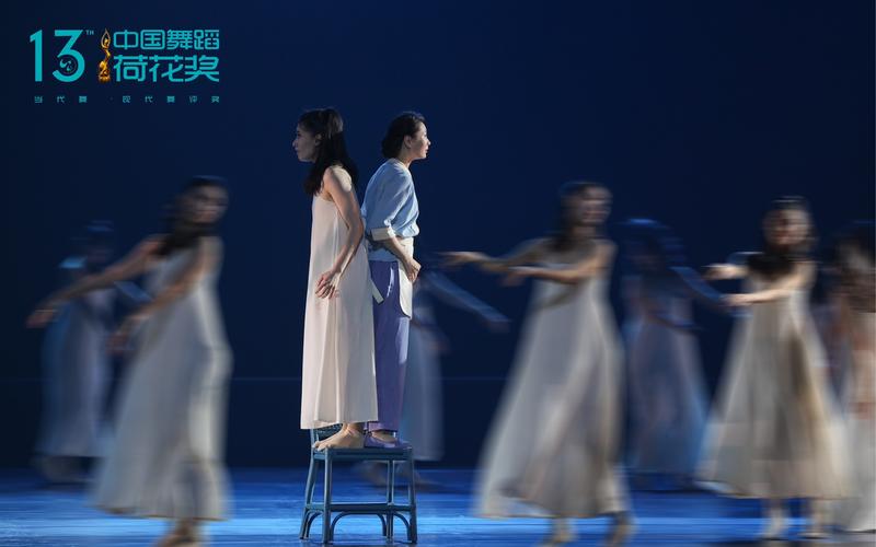 梦见女人跳舞的心理解析与梦境启示，提升自我认知