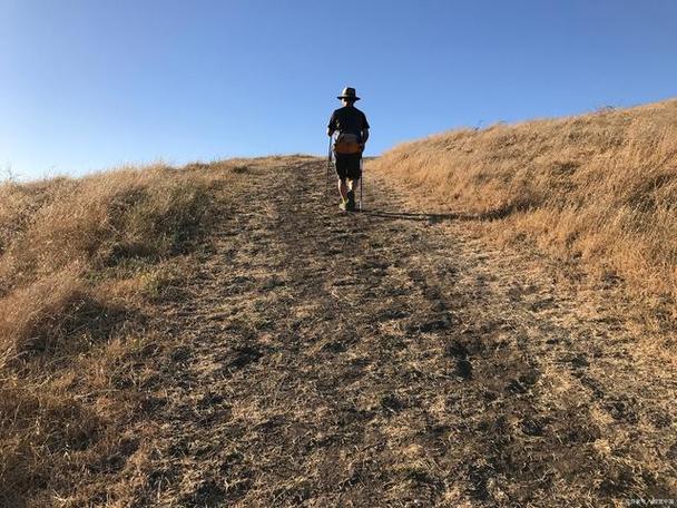 梦见陡坡背后的5个潜在象征含义解析