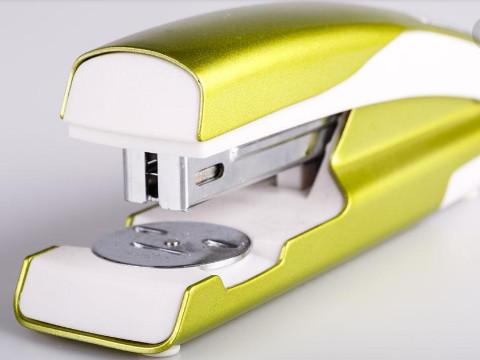 梦见订书机预示哪些？揭示背后深层含义与职场暗示