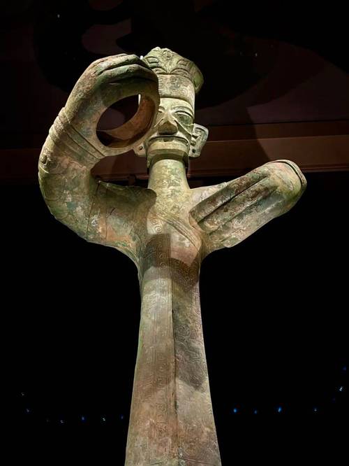 梦见青铜雕像的寓意揭示心灵密码是否指向未来转机？