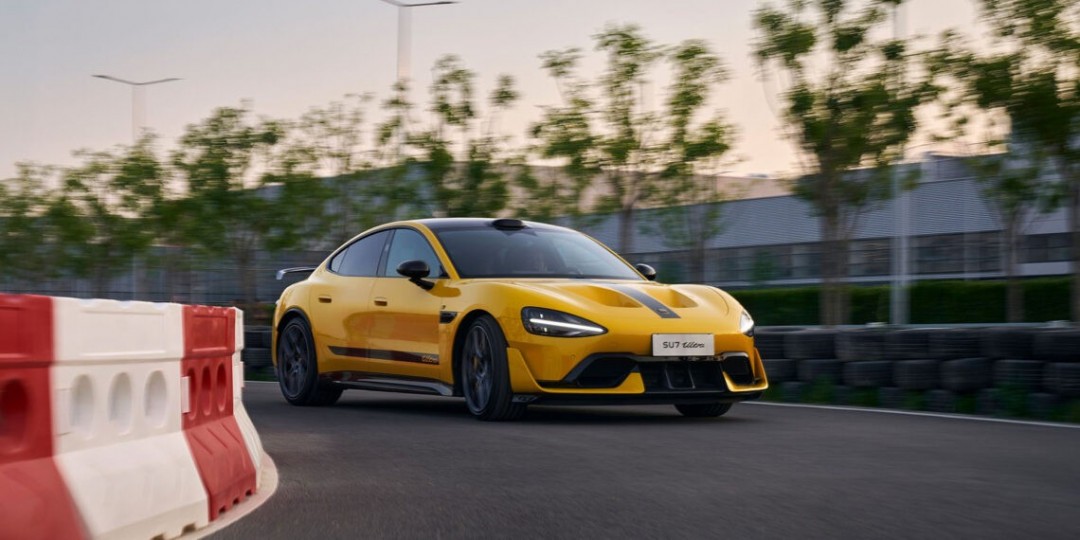 雷总的惊人举措：小米SU7 Ultra惊艳亮相GT赛车7，揭开背后秘密！