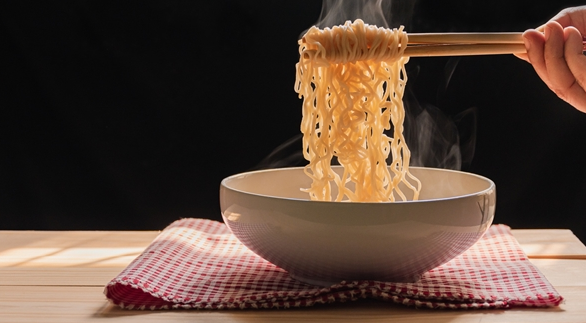 外卖盒中藏隐患：高温食物释放的毒物究竟有多危险？