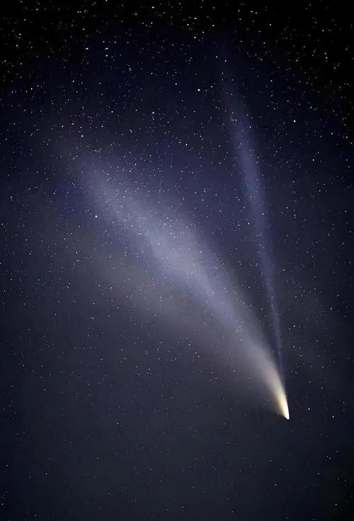 梦见哈雷彗星预示哪些启示？解密梦境背后的神秘信号！