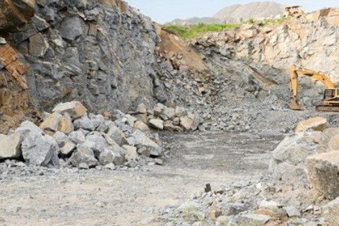 梦见采石场预示哪些？解码梦境寓意与心理暗示