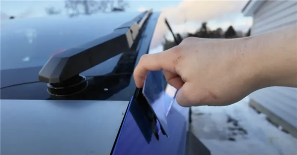 特斯拉Cybertruck暂缓交付:装饰件质量隐患揭秘与解决方案 特斯拉Cybertruck暂缓交付:装饰件质量隐患揭秘与解决方案