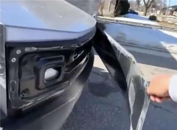 特斯拉Cybertruck暂缓交付:装饰件质量隐患揭秘与解决方案 特斯拉Cybertruck暂缓交付:装饰件质量隐患揭秘与解决方案