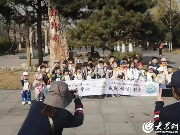 回忆童年：潍坊市园林环卫服务中心白发少年‘六一’情趣再现