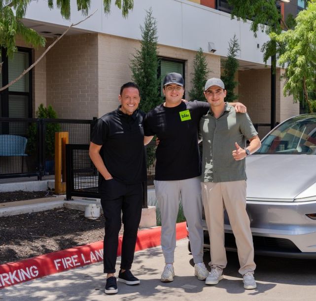 特斯拉Model Y自动交付开启未来驾驶体验：探秘全球创新科技，提升生活便捷度