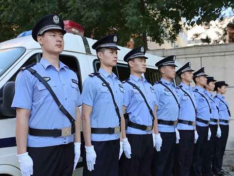 梦见法警预示哪些？揭秘背后的心理暗示与象征意义