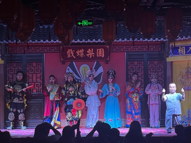 梦见戏院象征哪些深意?解梦详解带你全面解析 梦见戏院象征哪些深意?解梦详解带你全面解析