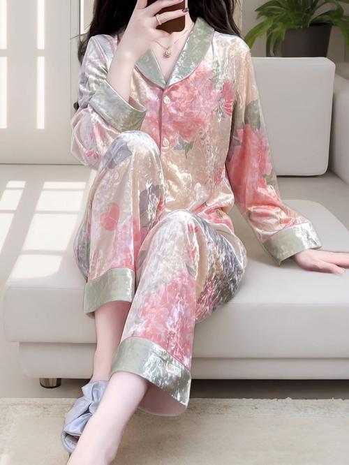 梦境揭秘丝绒衣服的象征意义与心理分析