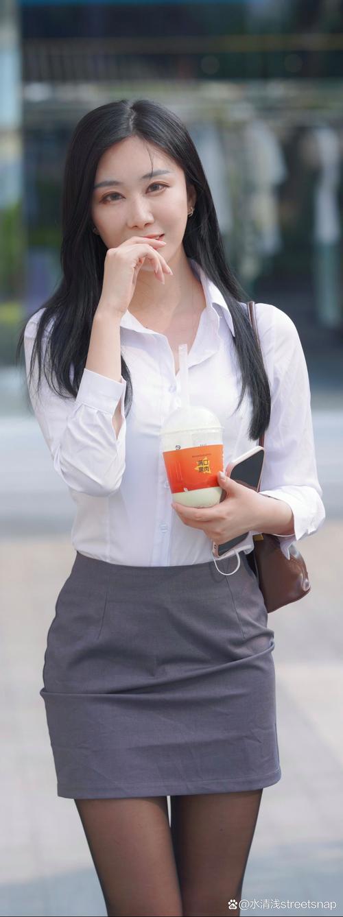 揭开梦见长发披肩女人的5大寓意权威解读心理与命运