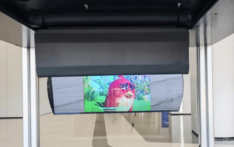 吉利全球首发车载光波导技术：如何开启座舱米级巨幕时代？