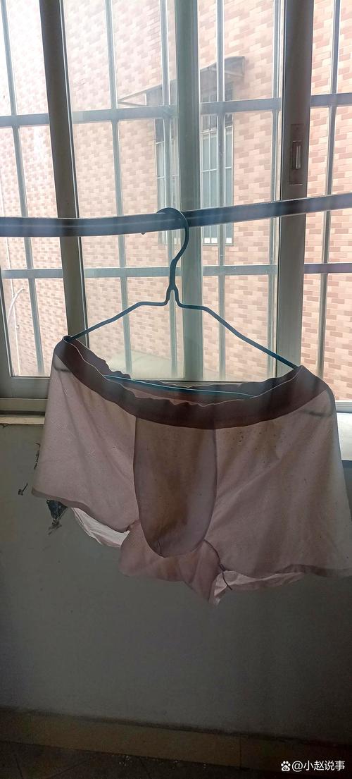 梦见内裤的6种象征含义及生活启示