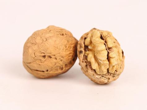 梦见核桃象征寓意深远，解梦揭示内心潜台词与未来趋势！