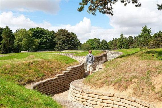梦见壕沟解析心理象征 vs 生活启示，哪个更具现实意义？
