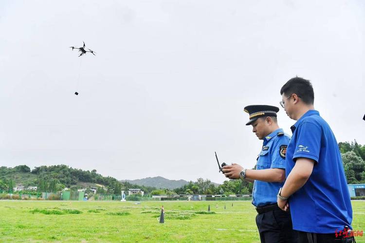 成都城管飞行员首批上岗:他们如何改变城市管理新局面? 成都城管飞行员首批上岗:他们如何改变城市管理新局面?