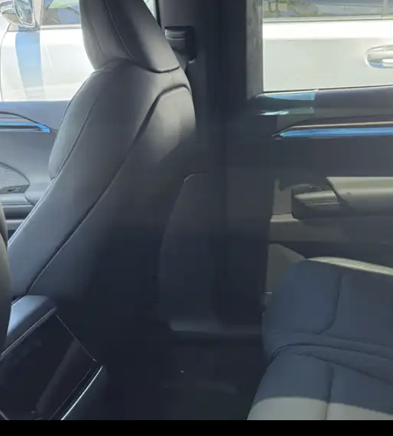 新款特斯拉Model X曝光：方向盘转向灯+屏幕换挡，你知道这些设计背后的秘密吗？