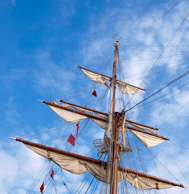 梦见船桅杆有哪些预兆？深入解读梦境背后的象征意义