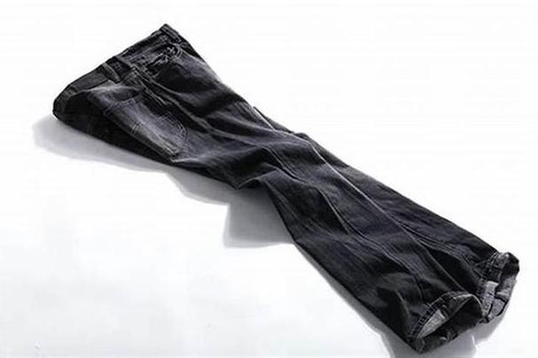 梦见裤子破了暗示哪些？解读梦境心理 vs 现实启示