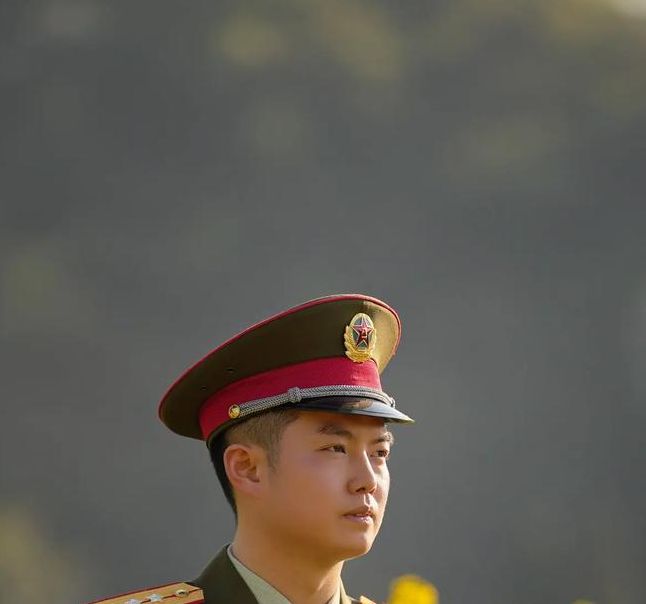 梦见穿军装象征哪些？探究梦境背后的心理暗示