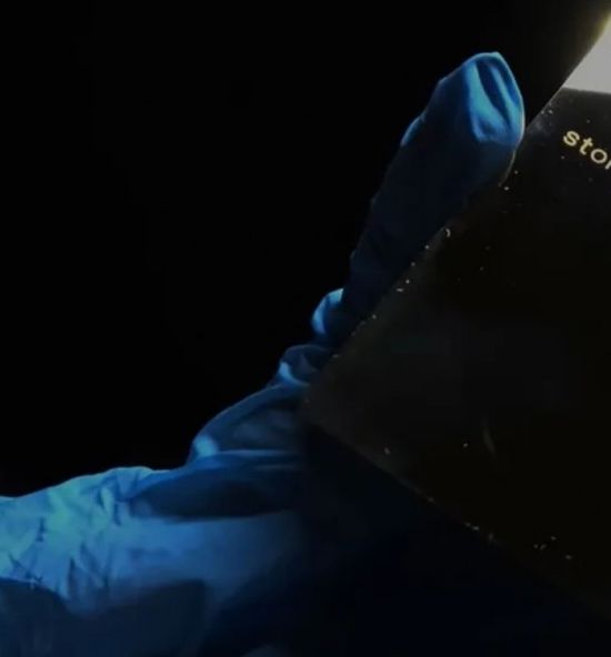 游戏行业突破：新型玻璃硬盘可烘烤5000年不损坏！探索高效解决方案